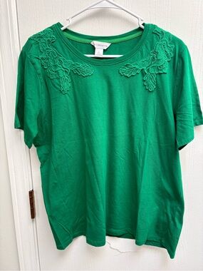 Liz Claiborne Green Short Sleeve Tee with Embroidered Appliqué